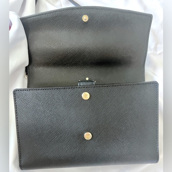 Kate Spade sleek Black Leather Crossbody Bag with Adjustable Strap - Picture 7 of 9